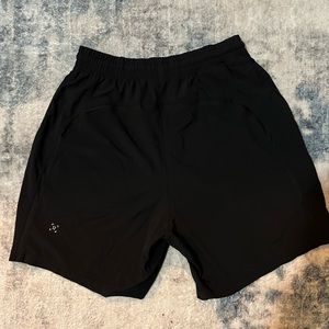 Black Men’s Lululemon Pace Breaker 7” shorts